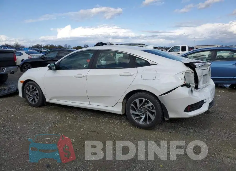 19XFC2F75JE201953 Photo# 2
