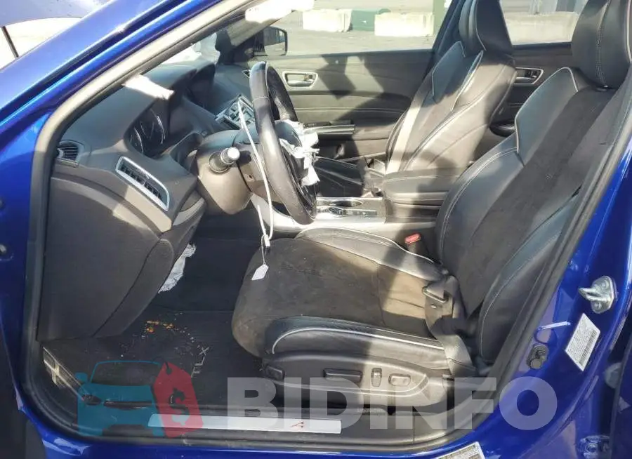 19UUB2F63JA006097 Photo# 7