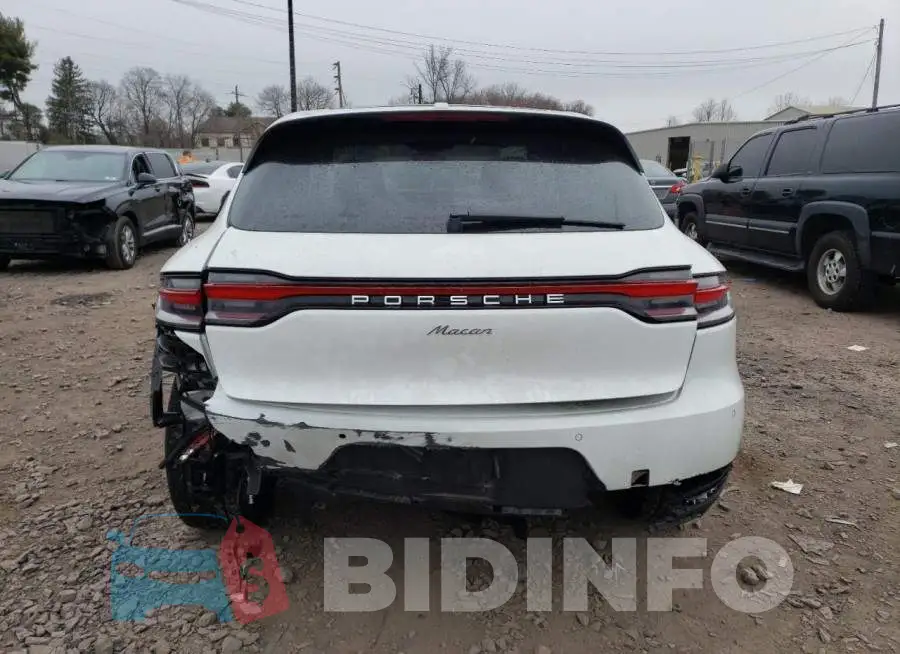 WP1AA2A56MLB03580 Photo# 6