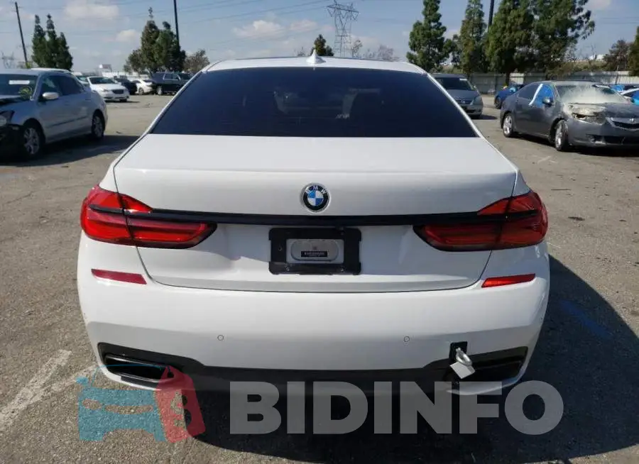 WBA7E2C52KB218402 Photo# 6