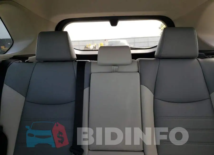 2T3A1RFV8MC256205 Photo# 10
