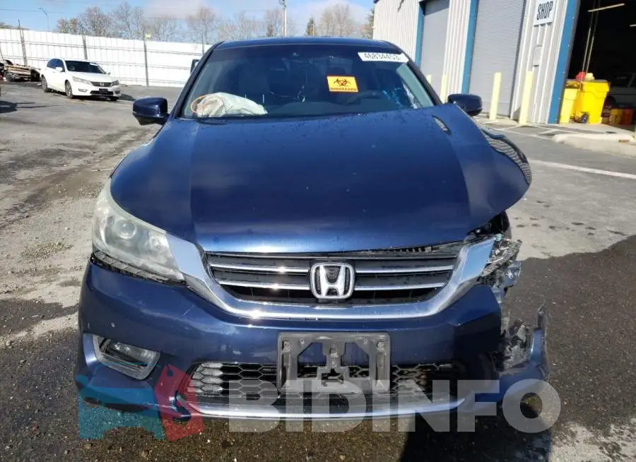 1HGCR2F87FA152244 Photo# 5