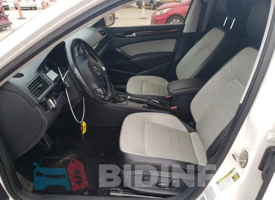 1VWBS7A30FC108384 Photo# 7