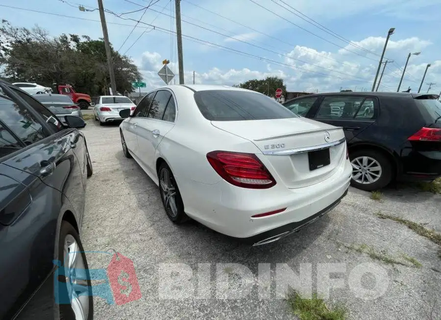 WDDZF4JB3HA261454 Photo# 3