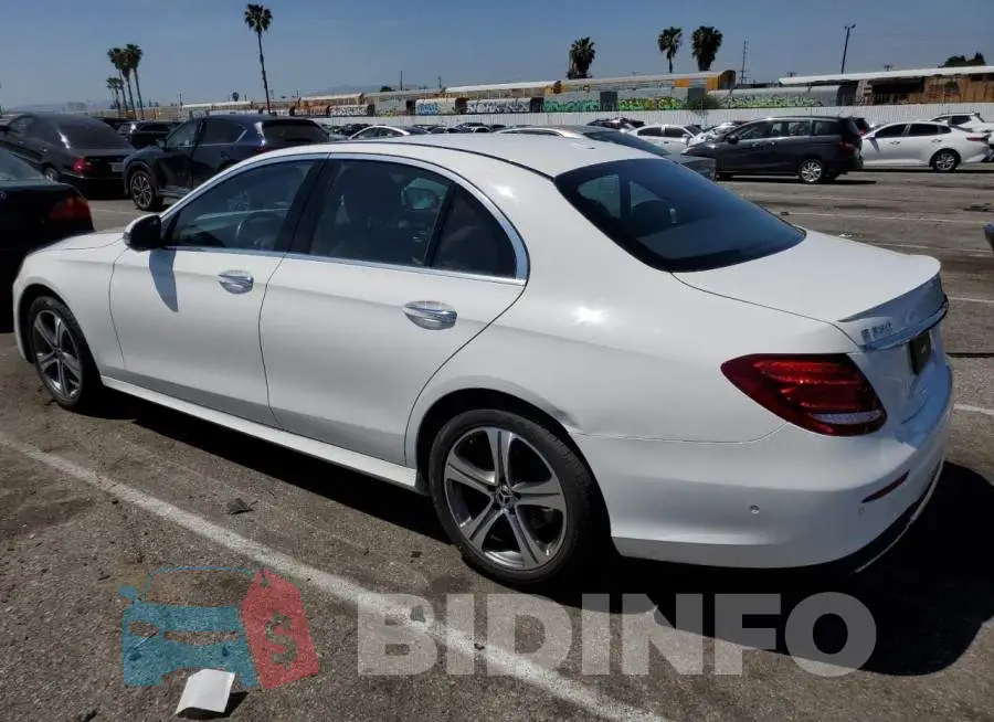 WDDZF8DB2LA723823 Photo# 2