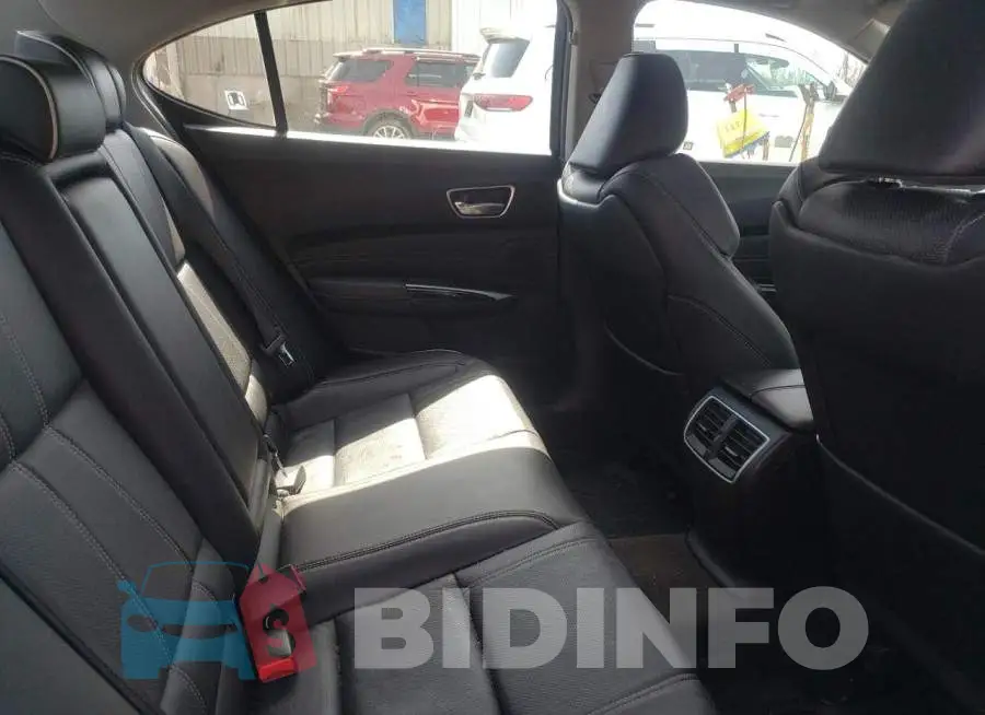19UUB2F59JA007083 Photo# 10
