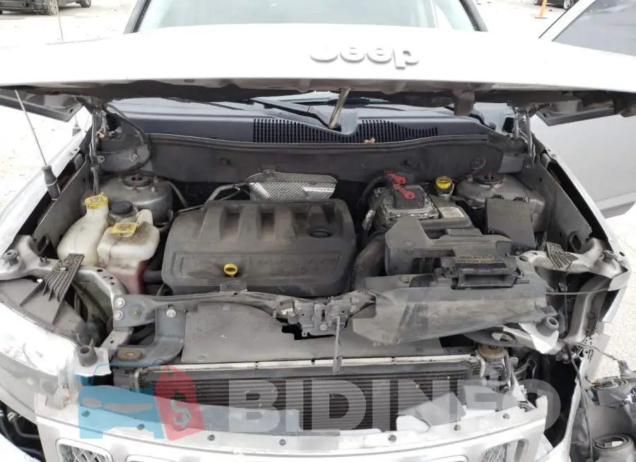 1C4NJCEB8FD240834 Photo# 12