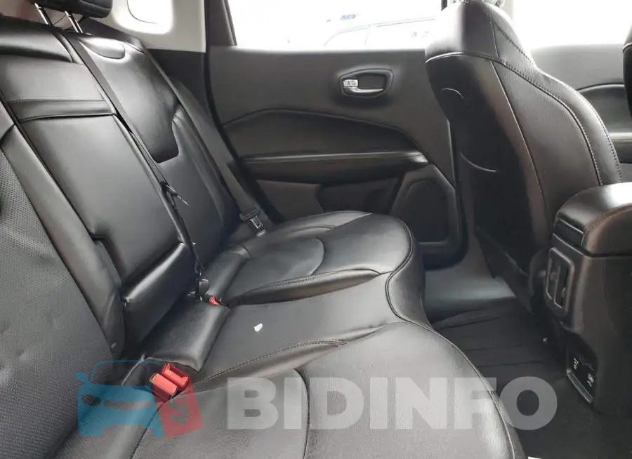 3C4NJDCB8LT107098 Photo# 10