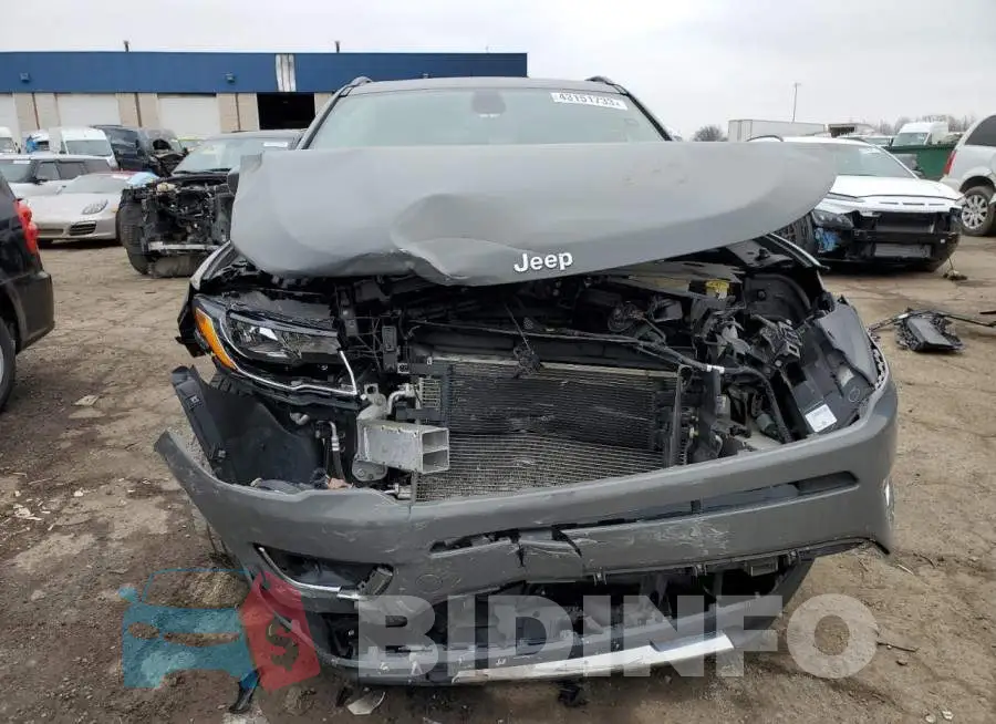 3C4NJDCB8LT107098 Photo# 5