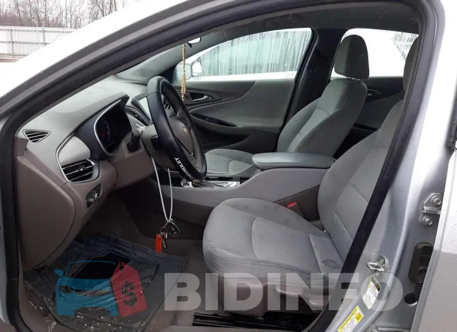 1G1ZB5ST0HF137690 Photo# 7