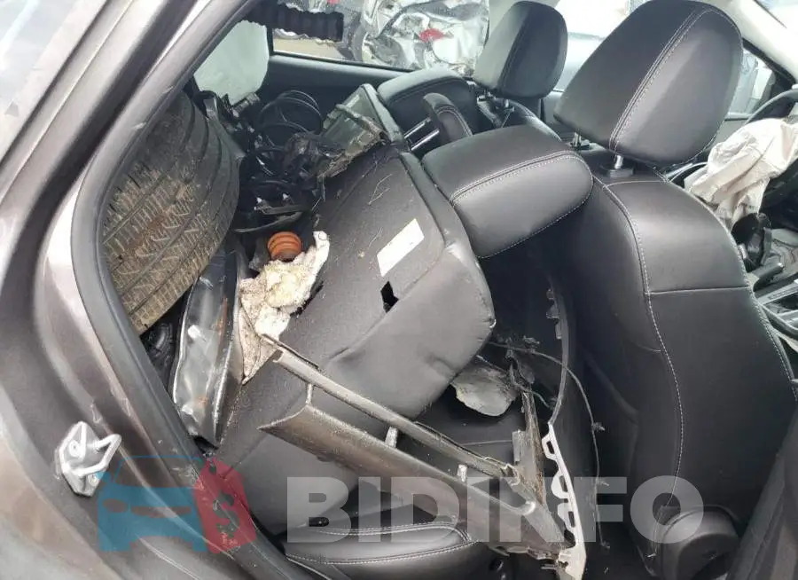 1FADP3N27EL320792 Photo# 10