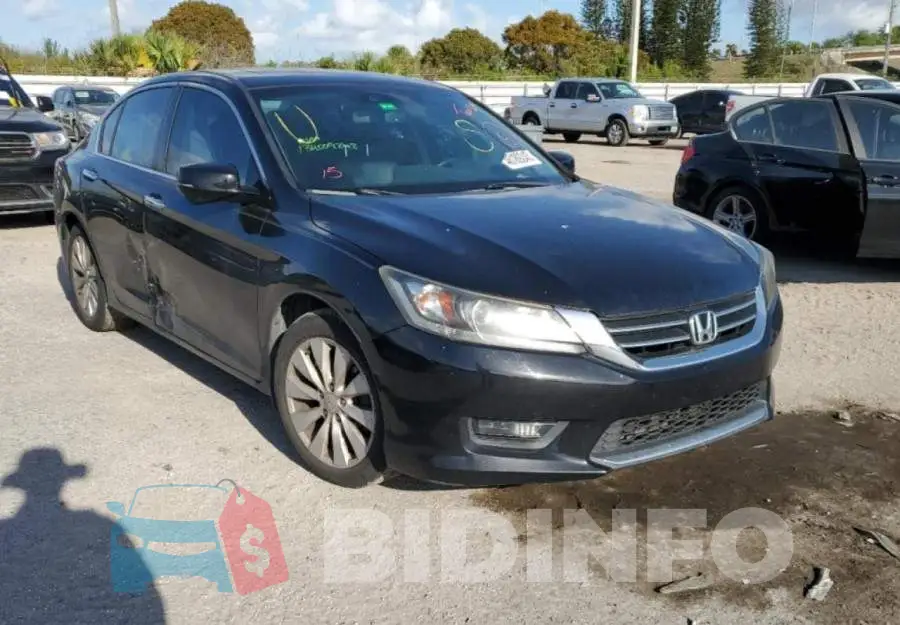 1HGCR2F88FA121424 Photo# 4