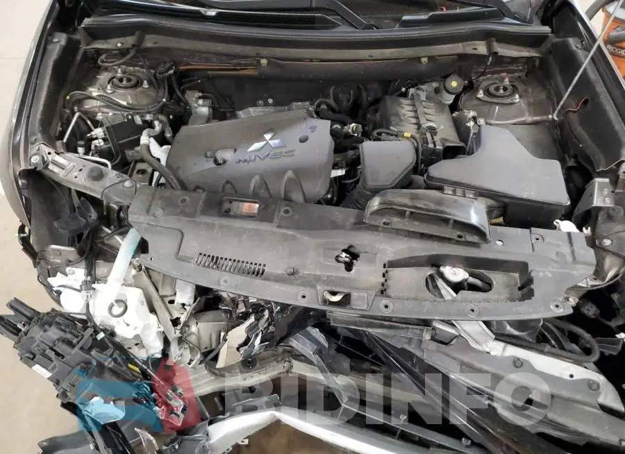 JA4AZ3A32JZ044125 Photo# 12