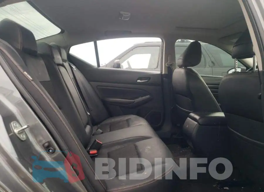 1N4BL4CV3KC185702 Photo# 10