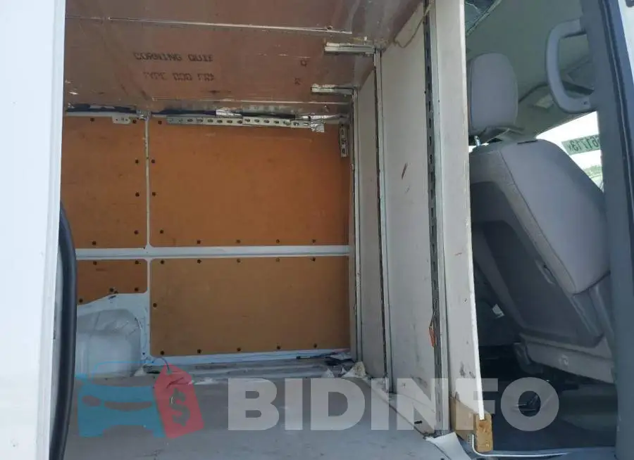 1N6BF0KM9JN811627 Photo# 10