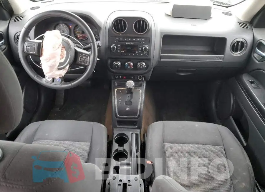 1C4NJPFB3FD318278 Photo# 8