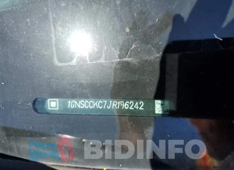 1GNSCCKC7JR196242 Photo# 14
