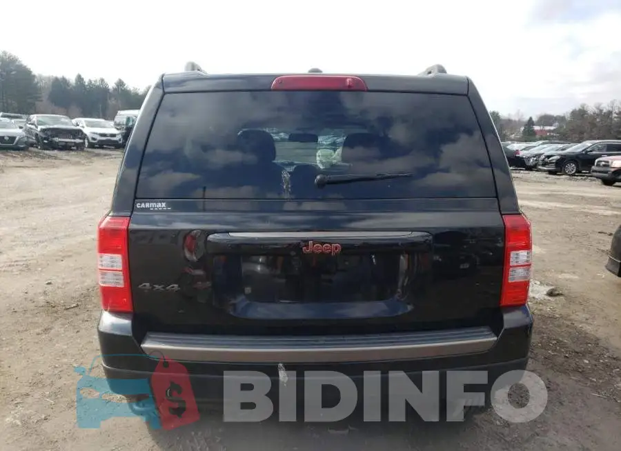 1C4NJRBB8GD692811 Photo# 6