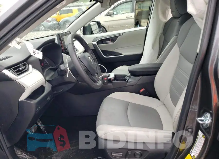 2T3C1RFV5MC171072 Photo# 7