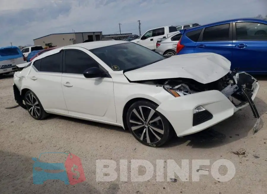 1N4BL4CV3LN305150 Photo# 4