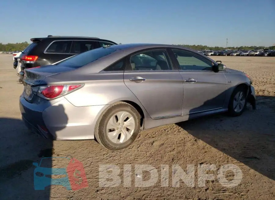 KMHEC4A48FA138373 Photo# 3