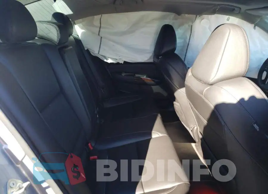 19UUB1F38GA007075 Photo# 6