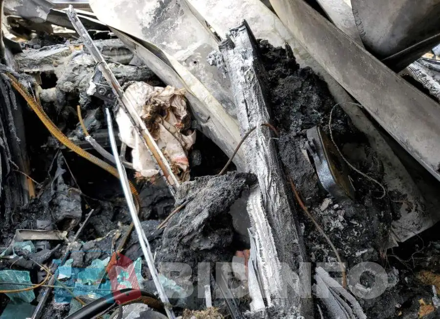 WBA8E1C53JA178124 Photo# 8