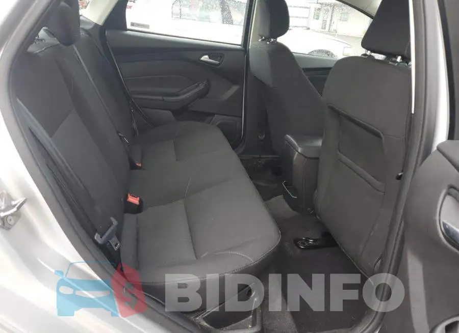 1FADP3F2XJL274447 Photo# 10
