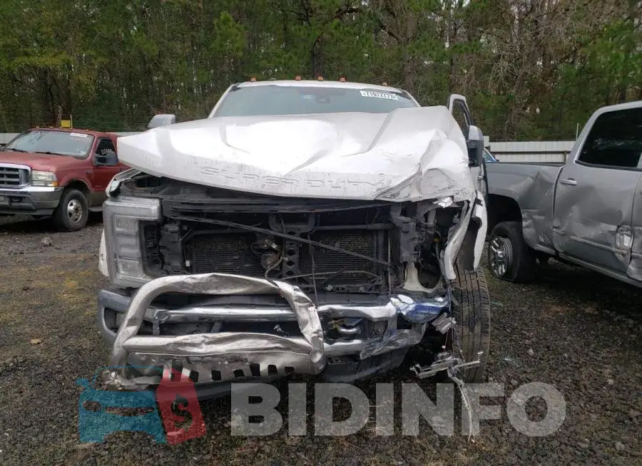 1FT8W3DT1JEB81539 Photo# 11
