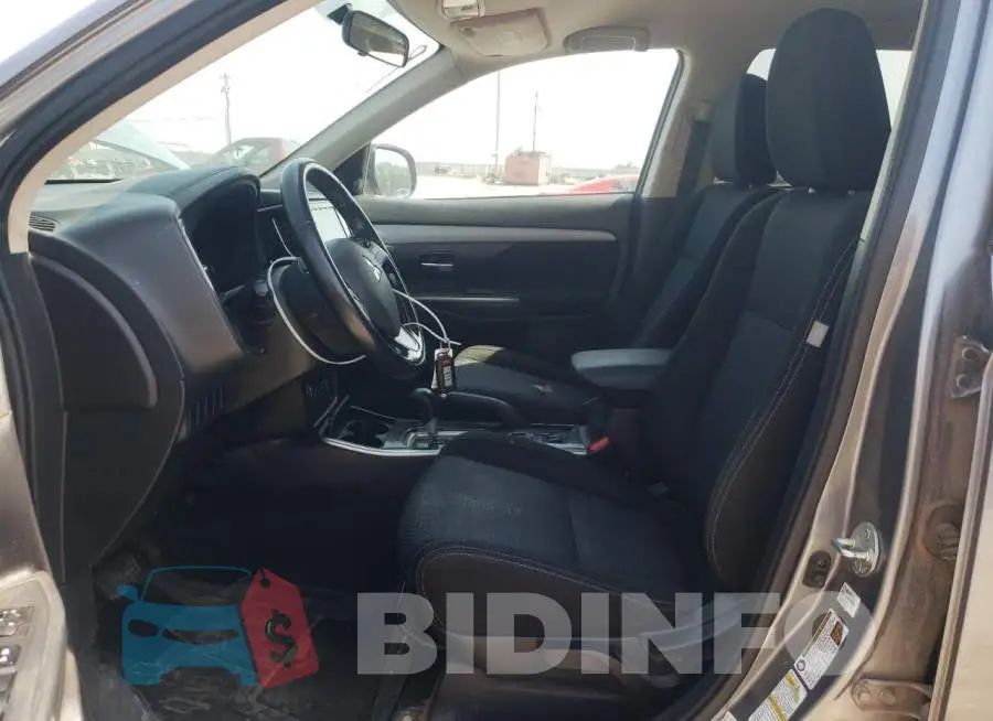 JA4AD3A37JZ040067 Photo# 7