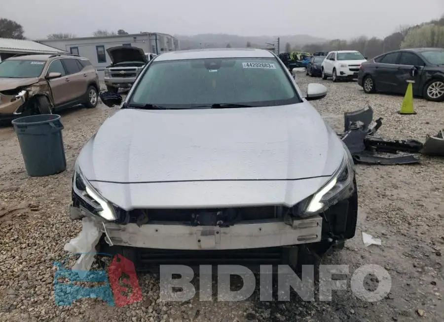 1N4BL4EV8KC201857 Photo# 5