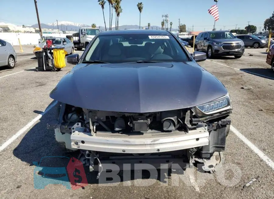 19UUB1F35JA007378 Photo# 5