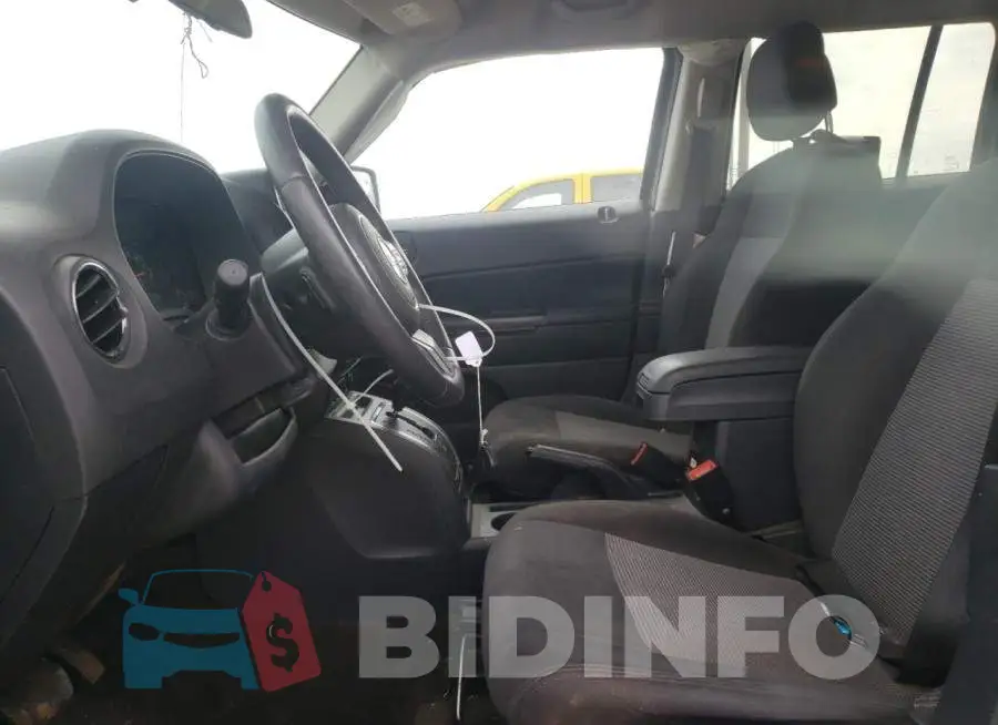 1C4NJPFB9FD437274 Photo# 7