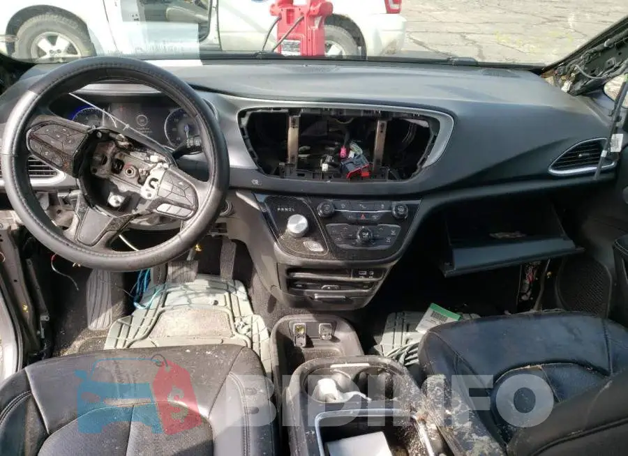 2C4RC1EG6JR289256 Photo# 8