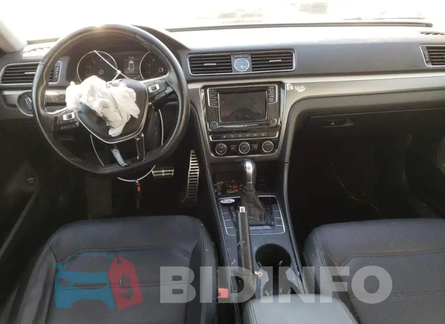 1VWDT7A38HC056477 Photo# 8