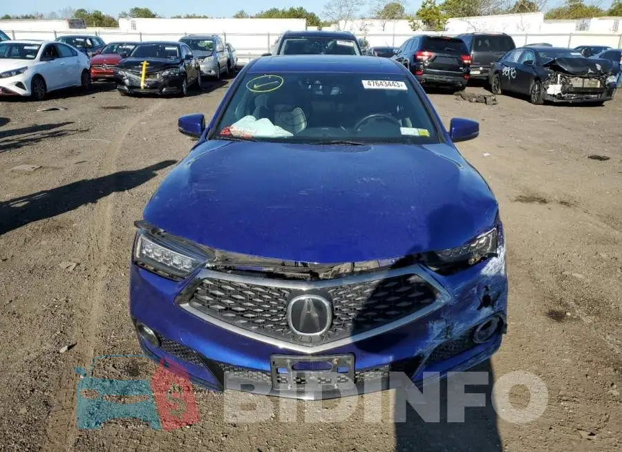 19UUB2F68JA010484 Photo# 5