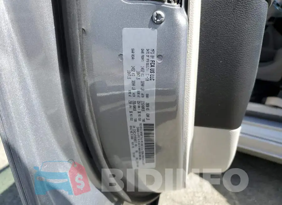 2C4RC1N71KR508917 Photo# 13