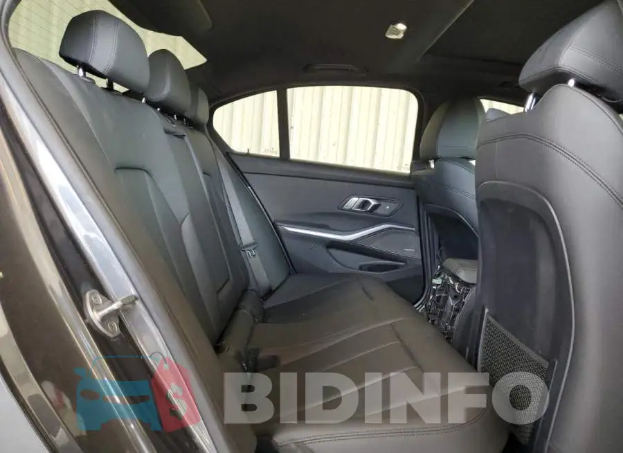 WBA5U9C04LFH12393 Photo# 10