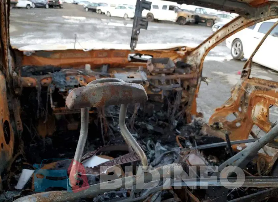 JTMDJREV8HD105526 Photo# 8