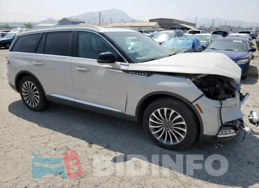 5LM5J7XC9NGL20453 Photo# 4