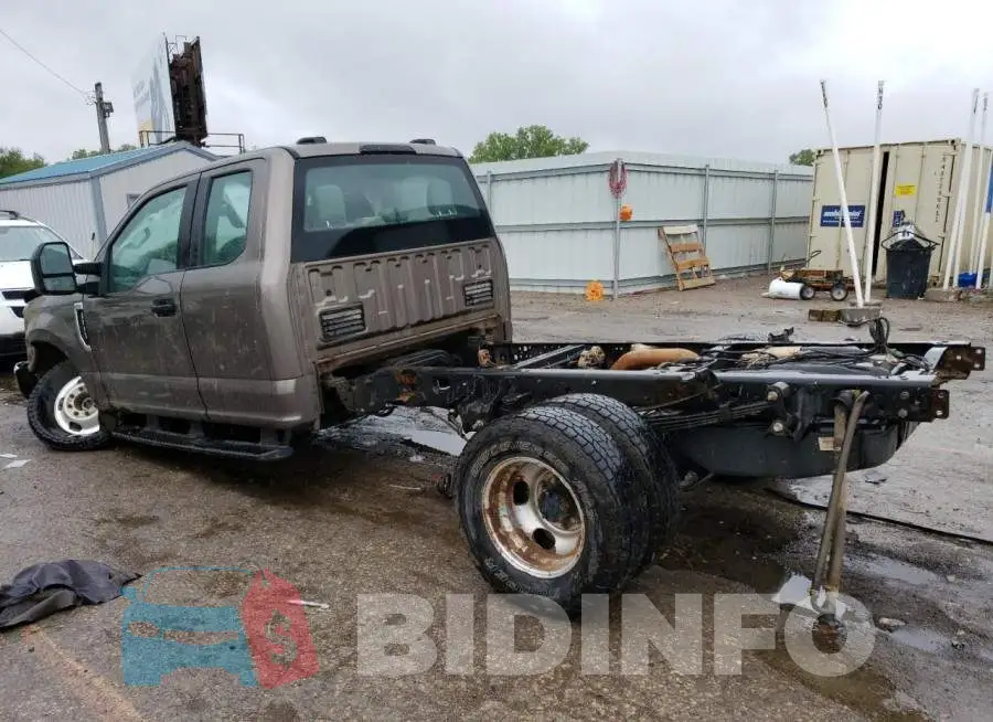 1FD8X3HN3MED79192 Photo# 2