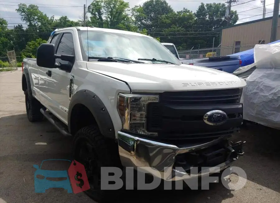 1FT7X2BT7KEC81197 Photo# 1