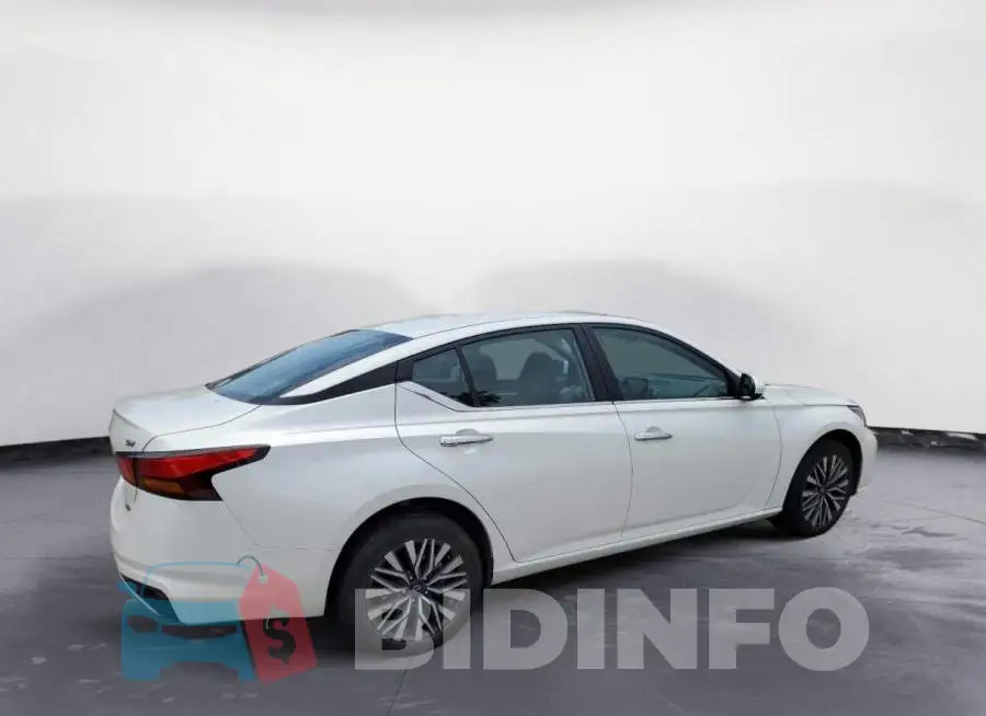 1N4BL4DW5PN314428 Photo# 3