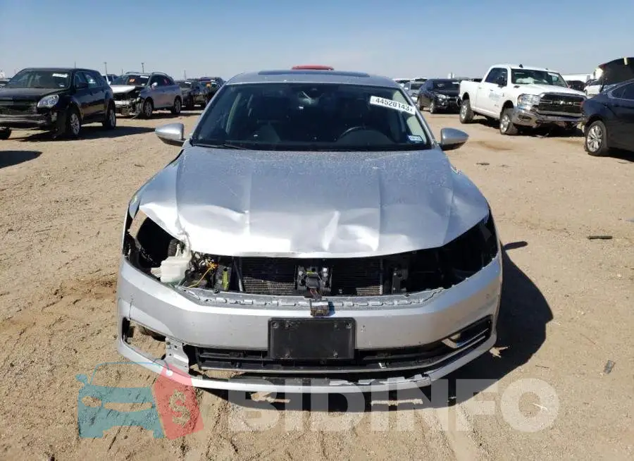 1VWCA7A38JC018481 Photo# 5