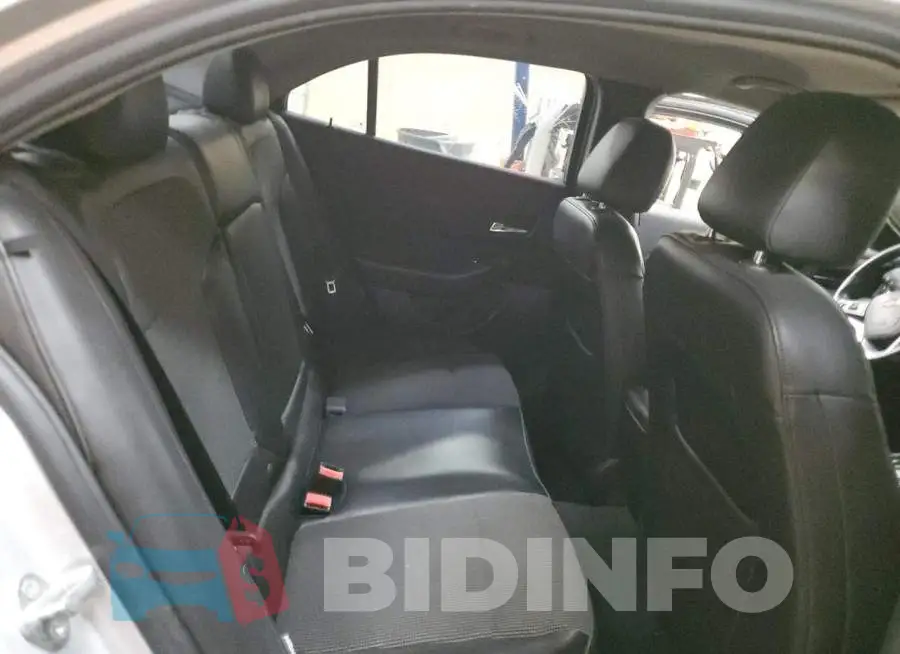1G11D5SL5FF142274 Photo# 10