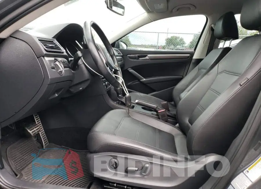 1VWDT7A35HC078677 Photo# 7