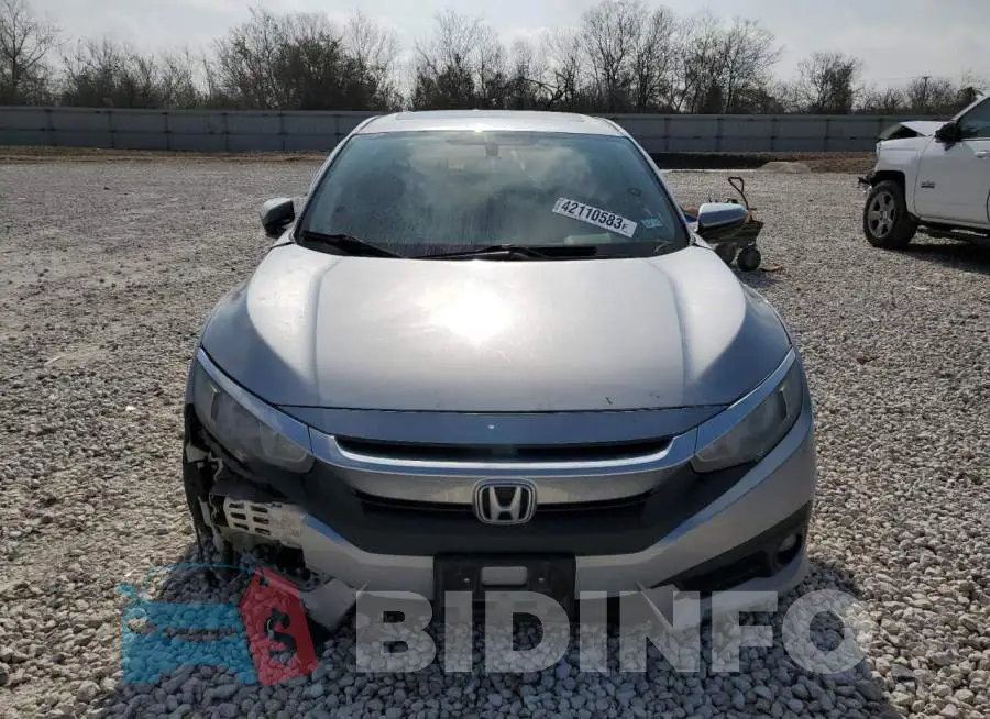 19XFC1F30GE010442 Photo# 5