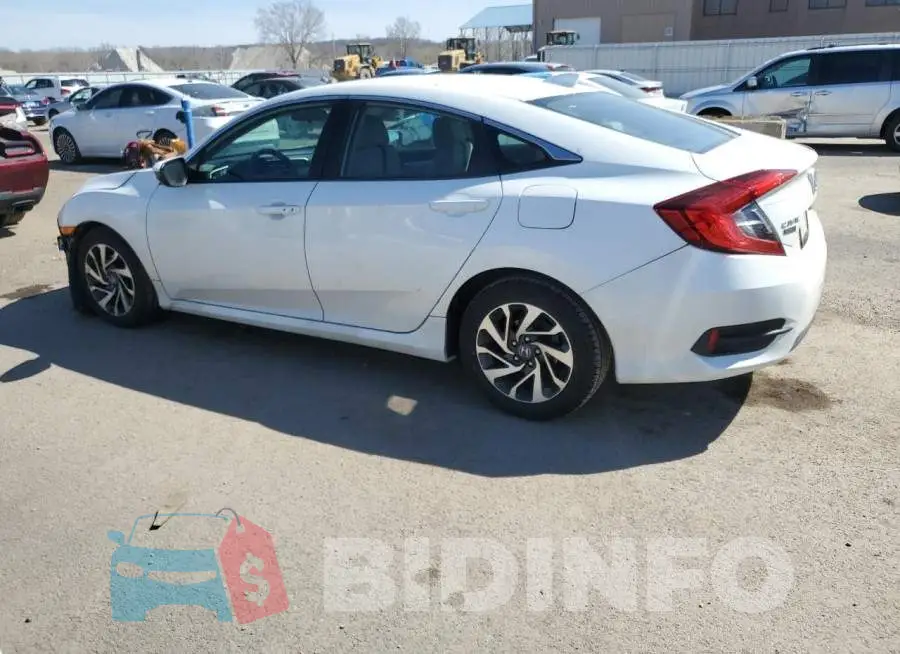 19XFC2F72HE032260 Photo# 2