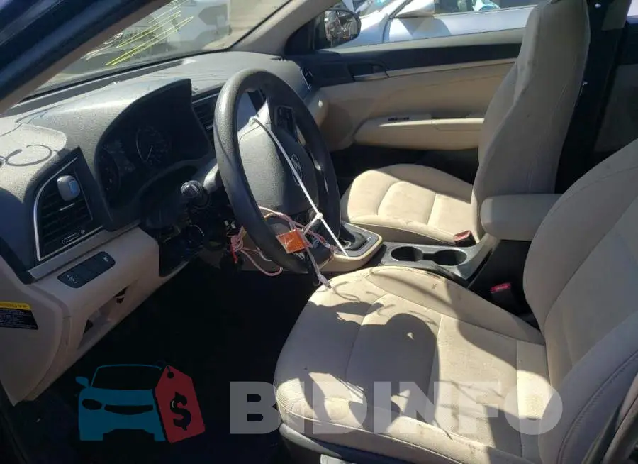 5NPD74LF7JH372573 Photo# 7