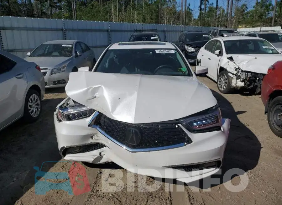 19UUB2F83KA004496 Photo# 5